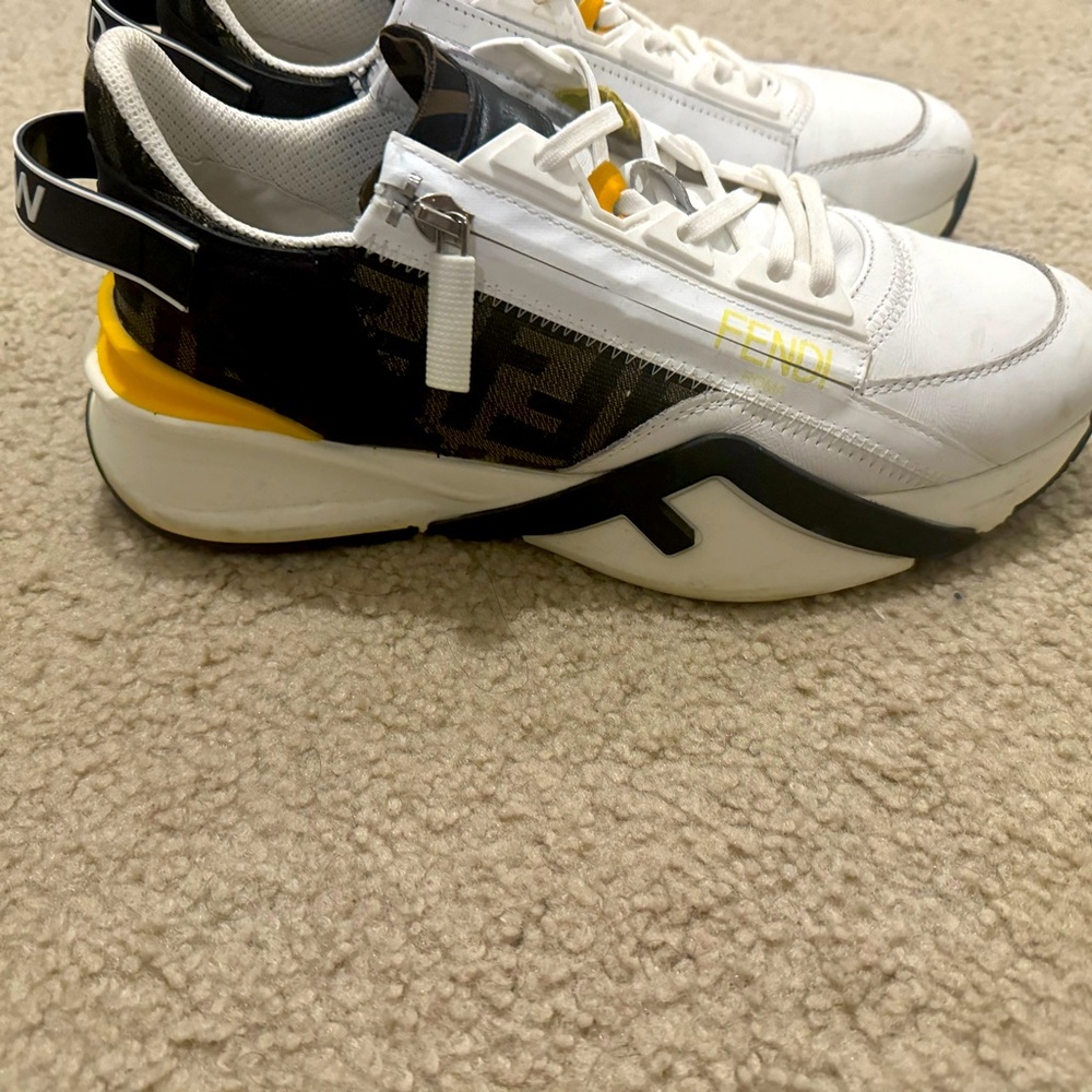 Creat casual sneakers in great conditions